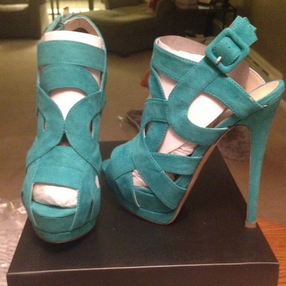 Teal / turquoise heels