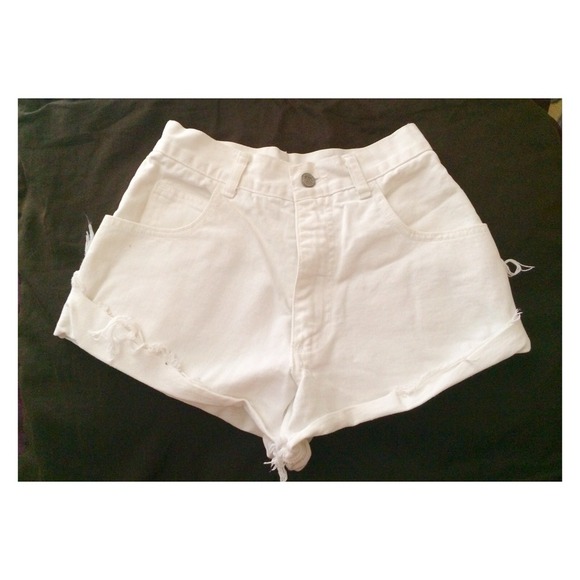 White High waisted short