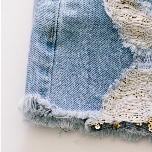 high waist destroyed denim shorts (light wash) - Picture 2 of 4