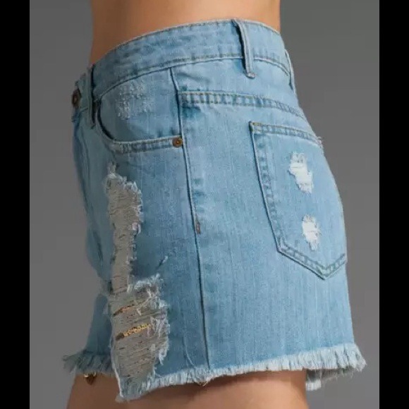 high waist destroyed denim shorts (light wash) - Picture 4 of 4