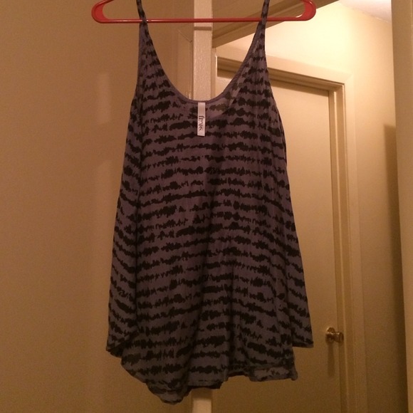 Flowy tank too