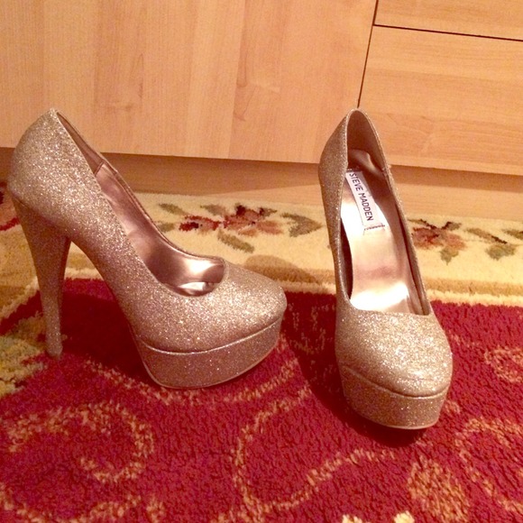 Steve Madden gold glitter shoes with a 4inch heel