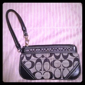 💕 Perfect Coach Wristlet