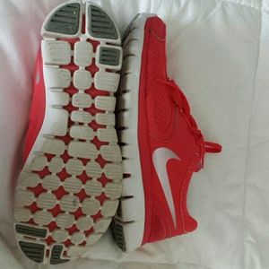 Red Nike 8.5