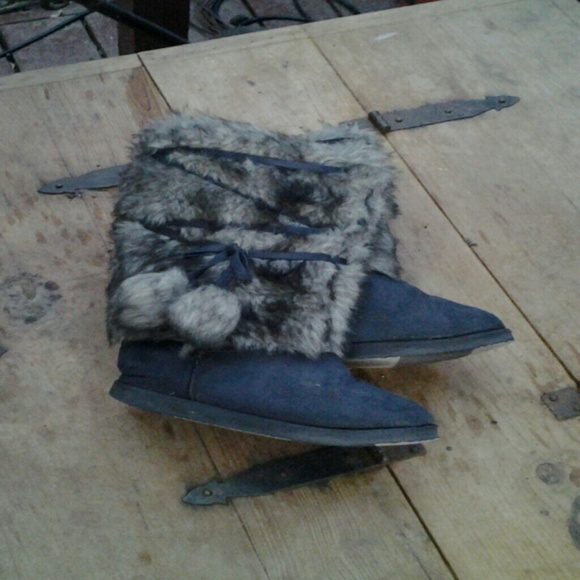 Grey winter boots