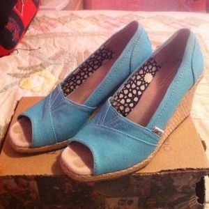Aqua TOMS Wedges