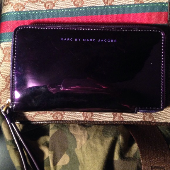 BEAUTIFUL Authentic Marc by Marc Jacobs Wristlet!!