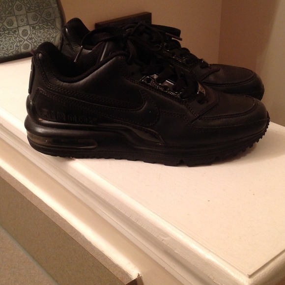 SOLD!!!!!!!!All black Nike Air Max
