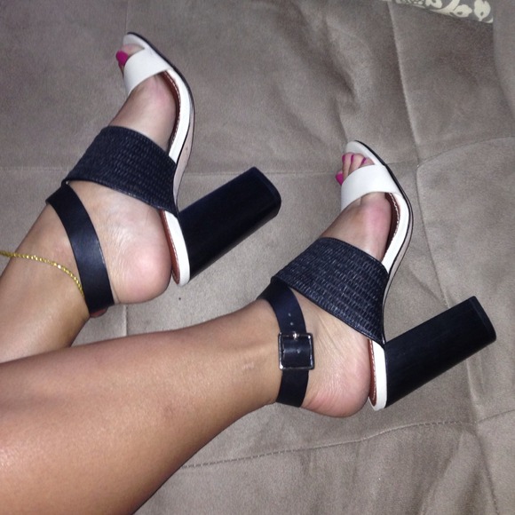 Elizabeth and James SZ 7 heels! - Picture 4 of 4