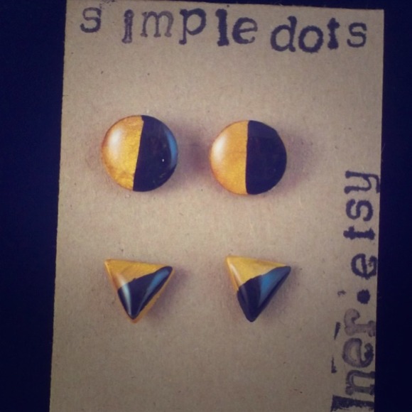 Pop Art Simple Dots Triangle post Earrings - Picture 1 of 1