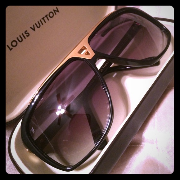 **SOLD** Auth. Louis Vuitton Evidence Sunglasses