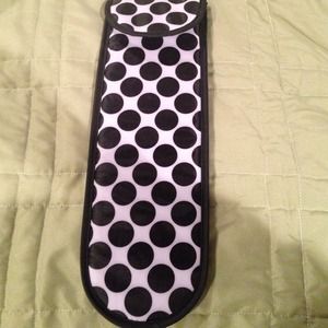 Thirty- one flat iron case