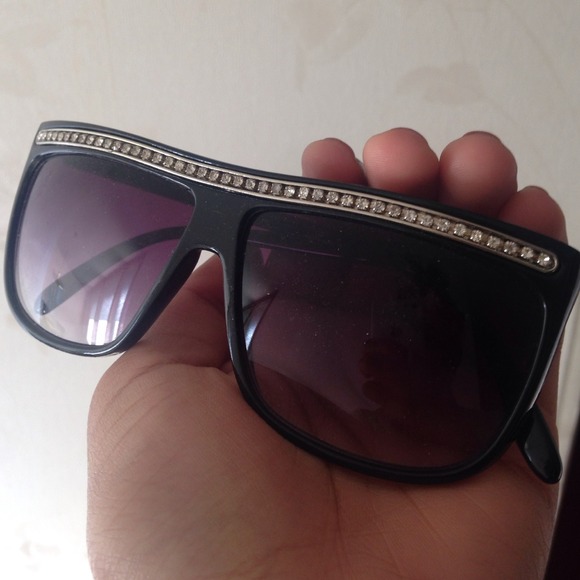 oversized sunglasses