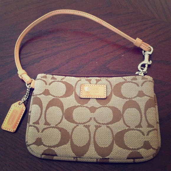 ❌SOLD! Authentic Coach "C" logo wristlet