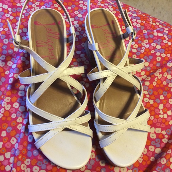 White and cork wedges