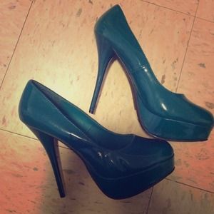Turquoise pumps
