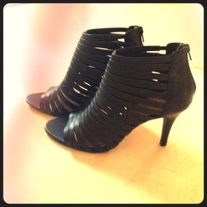 Nine West Caged Shootie
