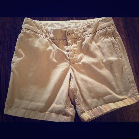 JCREW Broken in boyfriend 7-inch chino size 6