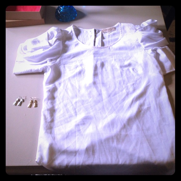 Bundled earrings and shirt