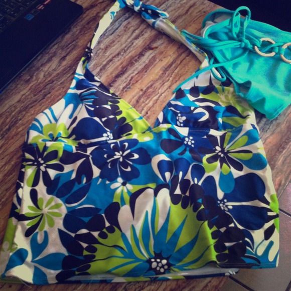 NWOT BATHING SUIT TOP