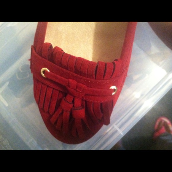 Red suede material flat shoe