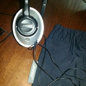 BOSE OE AUDIO ON EAR HEADPHONES