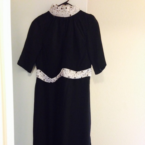 Tailored Evening gown...Black..well fitted on body