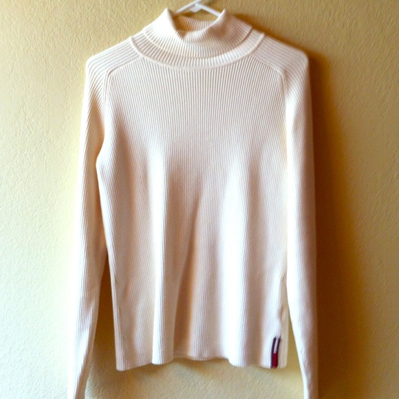 !!!SOLD!!! Tommy Hilfiger turtleneck