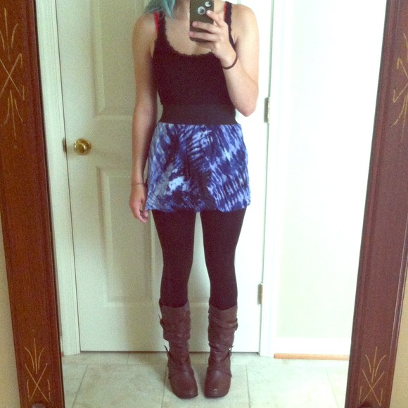 Forever 21 blue patterned skirt