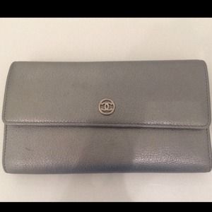 Chanel vintage long wallet - matte silver lambskin Chanel vintage long wallet - matte silver lambskin