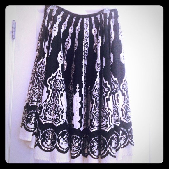 🎀🎀Gorgeous Black and White Flair Skirt🎀🎀