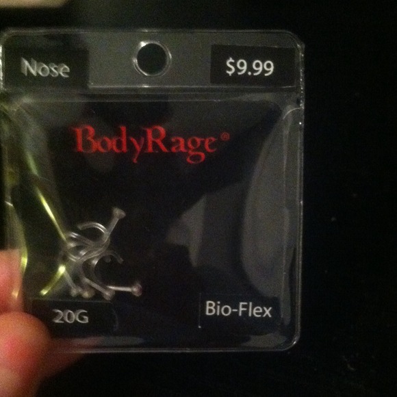 Nose ring retainer