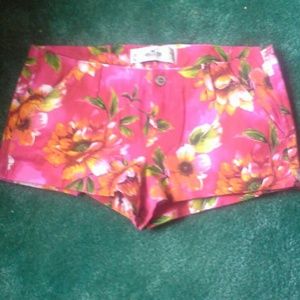 Hollister shorts (NEW)