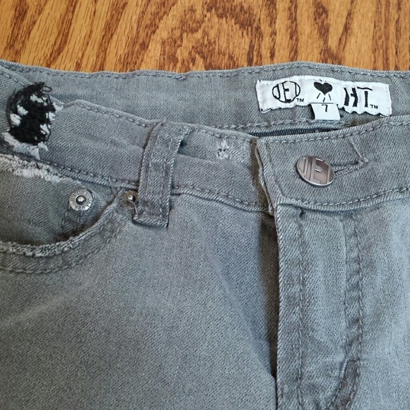 Gray Edgy Skinny Jeans - Picture 3 of 4