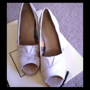 REDUCED from $45 ~ TOMS Space Graffiti Dyed Wedge