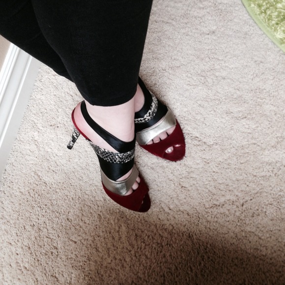 Sexy Red Black Shoes with snake skin heels - Picture 3 of 3
