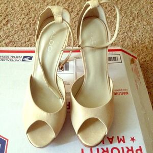 Reposh - Aldo peep toe nude heels