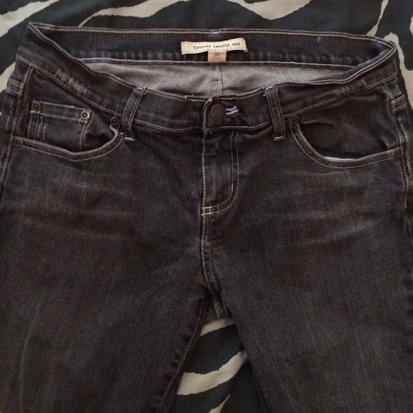 Gray Skinny Jeans with Lilac Accents 💜