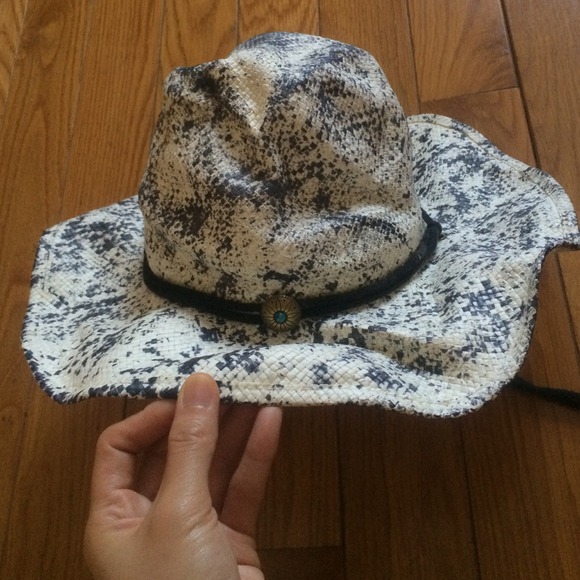 BUNDLE of 2 Wide brim cowboy fashion hats