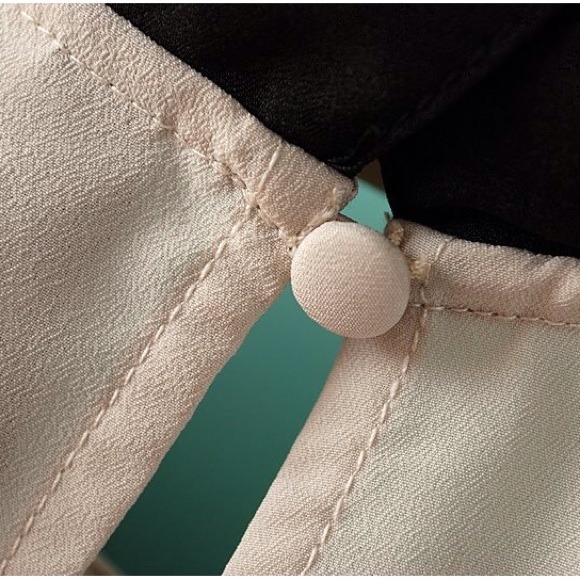 ❗HUGE SALE❗ Bow Collared Crop Top - Picture 3 of 4