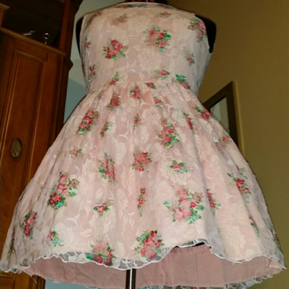 SOLD.  60's Pastel Pink Floral Dress - Picture 2 of 4