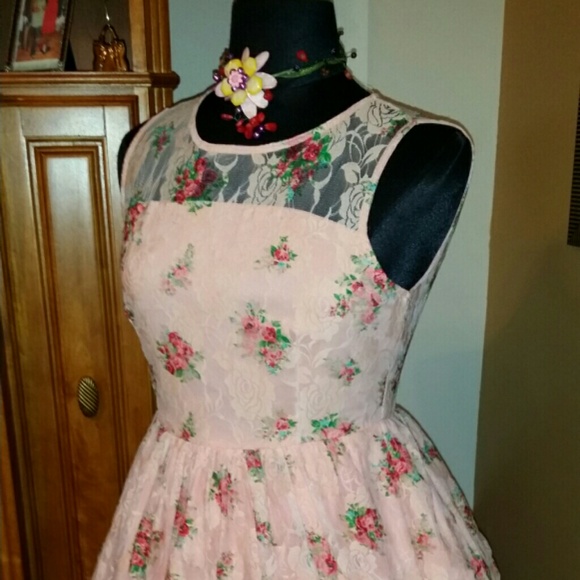 SOLD.  60's Pastel Pink Floral Dress - Picture 3 of 4