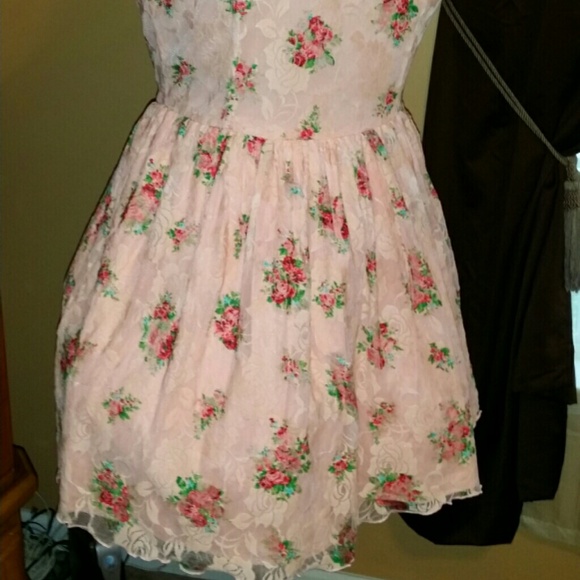 SOLD.  60's Pastel Pink Floral Dress - Picture 4 of 4