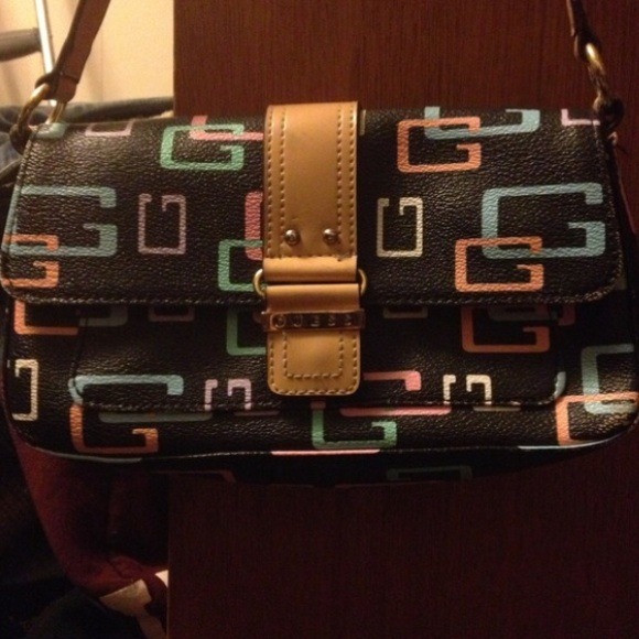 🚫SOLD🚫Adorable Guess Purse