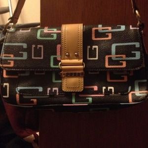 🚫SOLD🚫Adorable Guess Purse