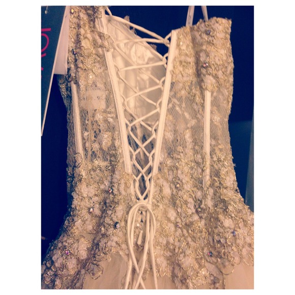 An ivory & gold Jovani dress - Picture 3 of 3