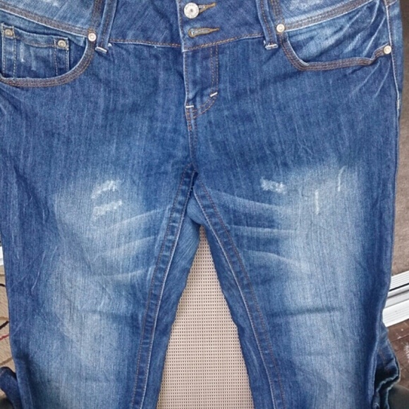 Sold in bundle Comfy distressed jeans