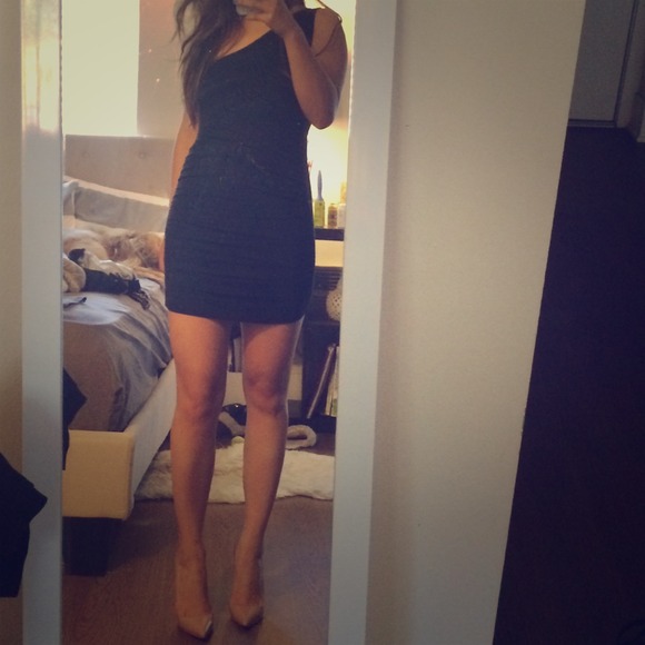 Flounce one shoulder body con black  dress