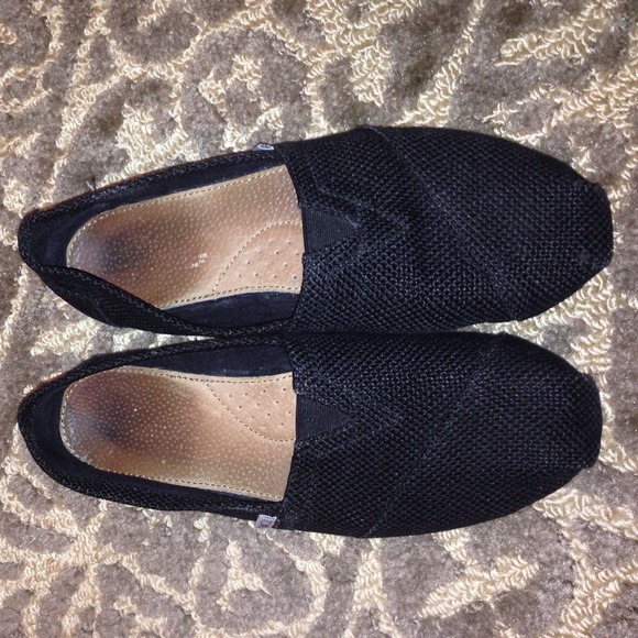 Black burlap toms