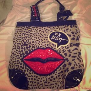Betseyville by Betsy Johnson kiss purse